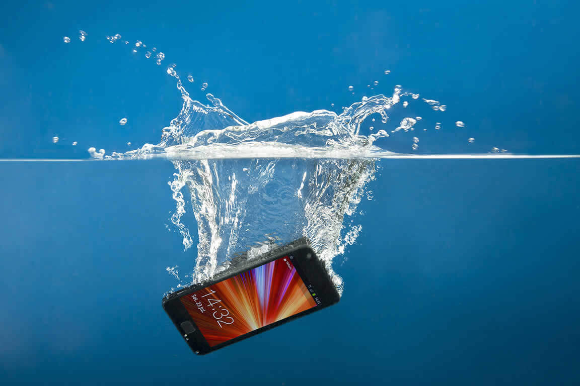 celular a prova dagua caindo na piscina celular a prova dagua caindo na piscina