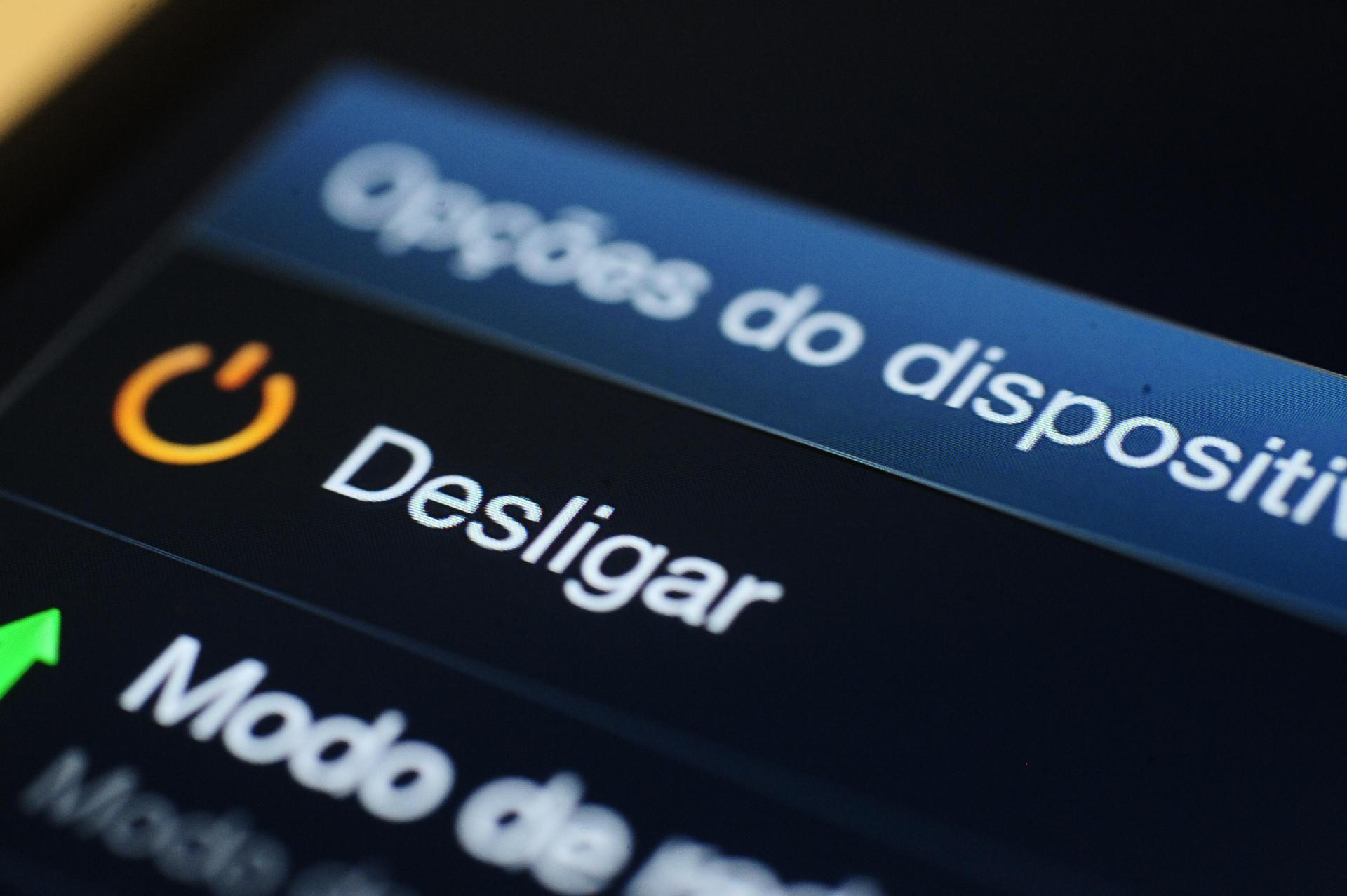 Desligar o celular para carregar Desligar o celular