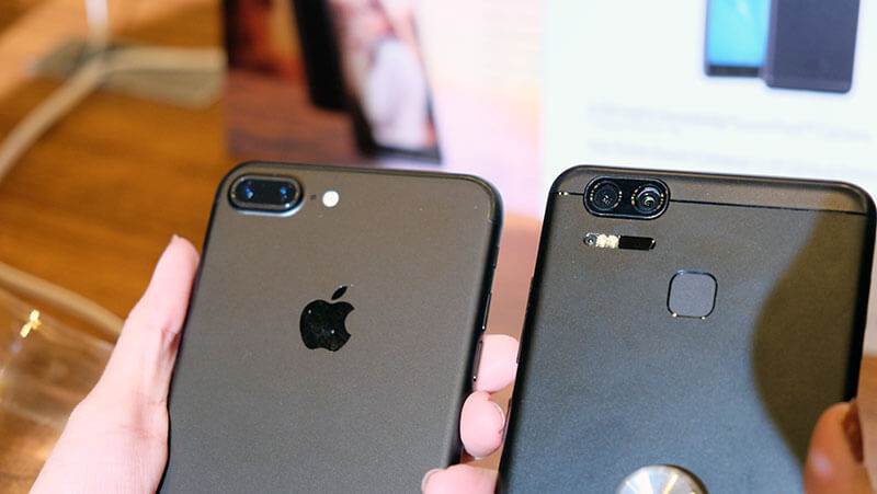 Smartphones ASUS Zenfone 3 Deluxe e iPhone 7 Plus ASUS Zenfone 3 Deluxe e iPhone 7 Plus