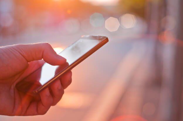 Em locais públicos Utilizando o celular em público