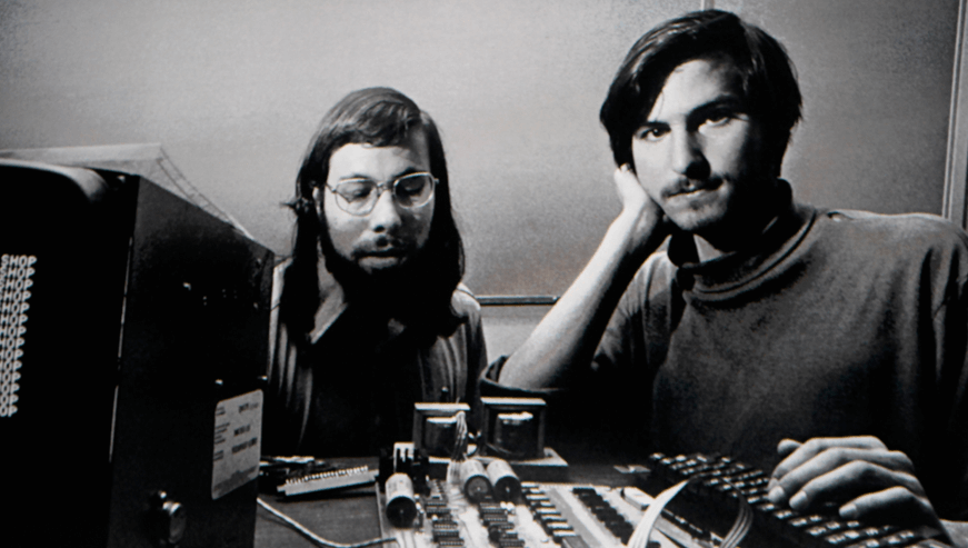 Steve Jobs e Bill Gates antigamente O início nos anos 70 com Steve Jobs e Bill Gates