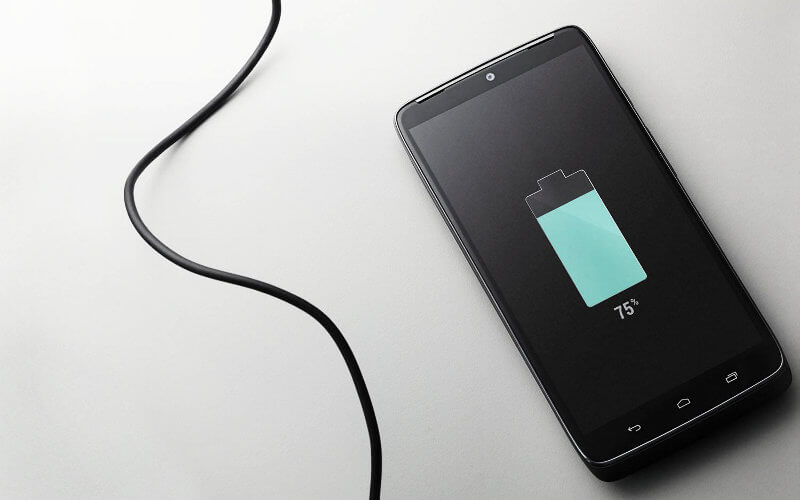 close em uma bateria de smartphone bateria-de-smartphone