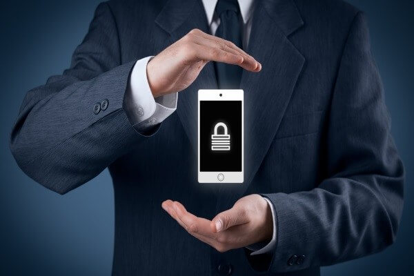 ícone de segurança na tela de um celular seguro-para-celular
