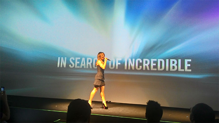 Sabrina Sato como mestre de cerimônias do lançamento ZenFone