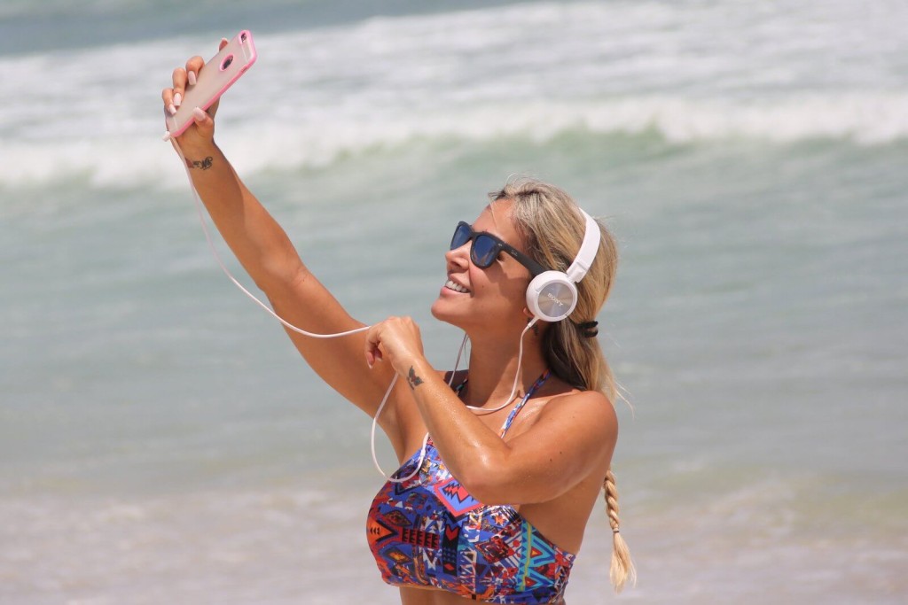 Use fones de ouvido para tirar selfies
