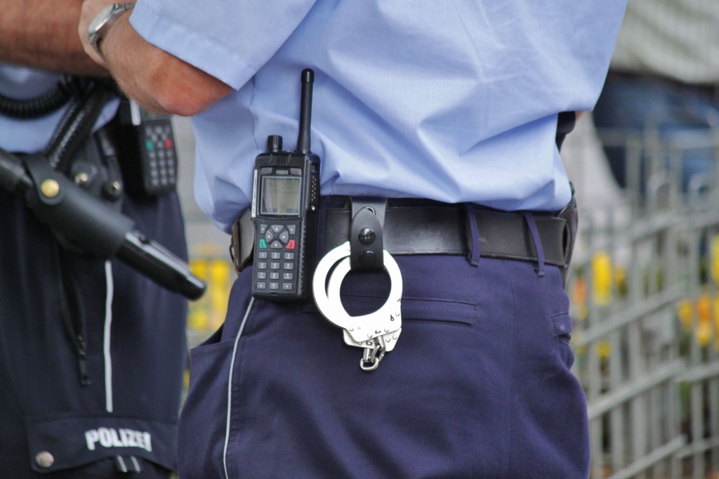 policial-seguro-de-celular