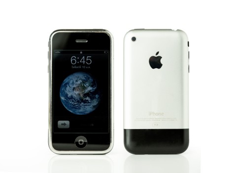 Primeiro iPhone lançado